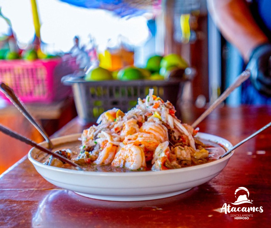Encocado de pescado preparado con leche de coco, receta tradicional esmeraldeña